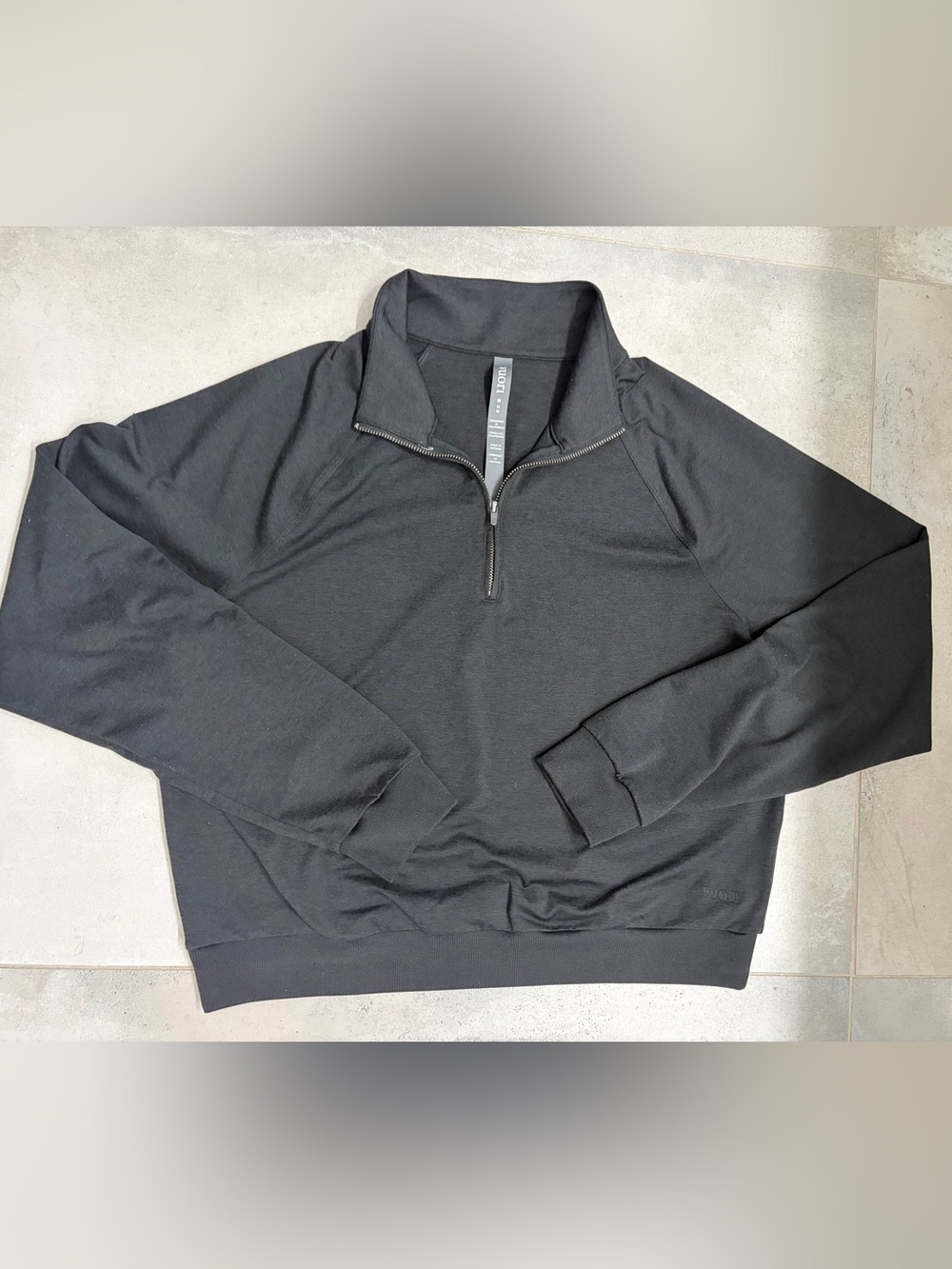 Vuori Women’s Black Halo Half Zip Pullover Sweatshirt